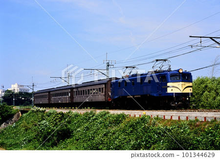 2001 EF58157 towing old passenger car on the Iida Line 101344629