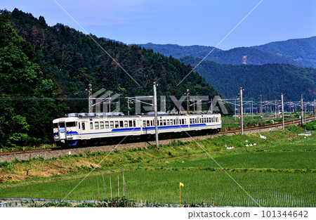 2001 Three 413 series local trains running on the Hokuriku Line 101344642