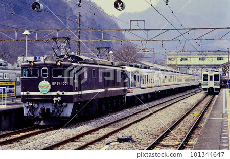 2001 EF641001 Ozashiki Train Yasuragi Sayonara Train 101344647