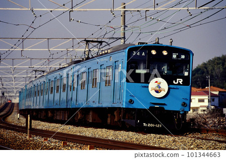 2001 Seven 201 series local trains running on the Tokaido Line 2001 Seven 201 series local trains running on the Tokaido Line 101344663