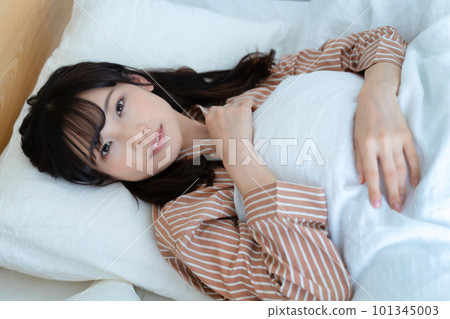 woman in bed woman in bed 101345003