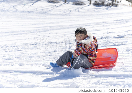 男孩雪橇 男孩雪橇 101345950