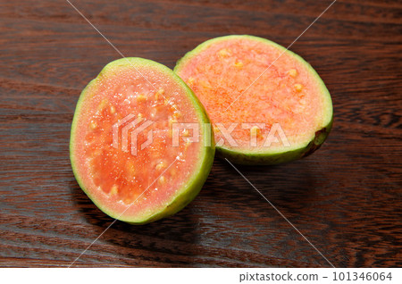 番石榴，一種來自南國的熱帶水果 101346064