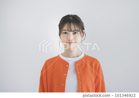 看照相機的一個少婦 101346922