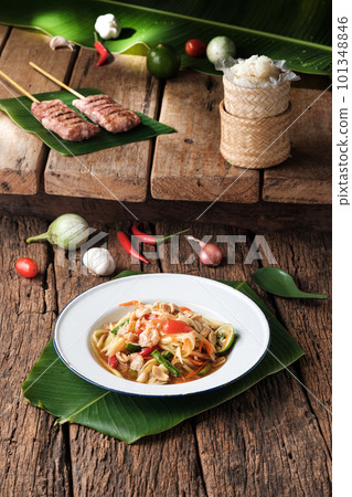 (som Tam) Thai Papaya Salad, with side dishes that can be eaten together perfectly. (som Tam) Thai Papaya Salad, with side dishes that can be eaten together perfectly. 101348846