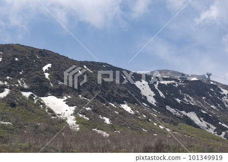 Full view of Mt. Nasu seen from the foot of the mountain Full view of Mt. Nasu seen from the foot of the mountain 101349919