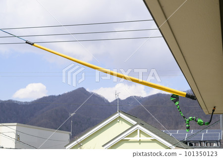 Protective pipes attached to electric wires (preparation for housing renovation work) Protective pipes attached to electric wires (preparation for housing renovation work) 101350123