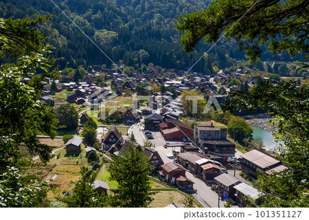 [World Heritage Shirakawa-go] Gassho-zukuri Village Seen from Ogimachi Castle Ruins Observation Deck 101351127