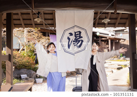 Girls trip hot spring noren 101351131