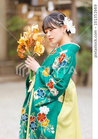 Girl wearing kimono and hakama 101351669