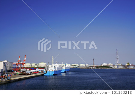 Osaka Izumiotsu Plant group for petroleum refining, etc. seen from Izumiotsu Bridge (Takaishi City) (Spring) Osaka Izumiotsu Plant group for petroleum refining, etc. seen from Izumiotsu Bridge (Takaishi City) (Spring) 101353218