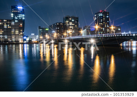 Buildings reflected on the surface of the water Buildings reflected on the surface of the water 101353929