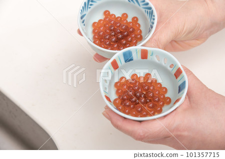 [Completion of salmon roe marinated in soy sauce] 101357715