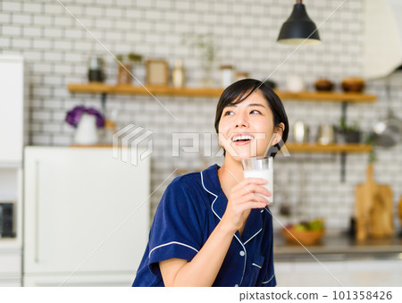 牛奶 女生 女孩 101358426