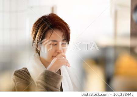 花粉 花粉過敏 女生 101358443