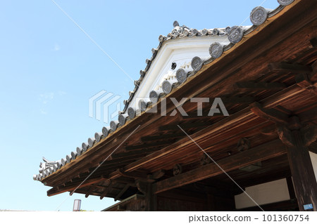 Kochi Castle Honmaru Palace, the roof of the entrance 101360754
