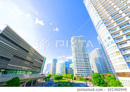 [Kanagawa Prefecture] City scenery with tower apartments in May 101360940