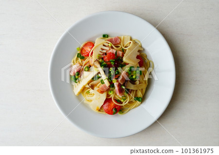Bamboo shoot peperoncino 101361975