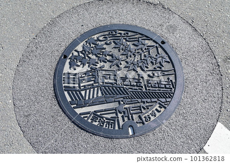 Manhole cover in Uji City, Kyoto Prefecture 101362818