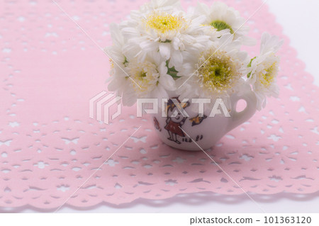 Flowers in a cute vase Spring image Flowers in a cute vase Spring image 101363120