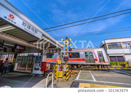 Cityscape of Yokohama, Japan, Tokyu Corporation, Myorenji Station, railroad crossings, etc., can be seen 101363874