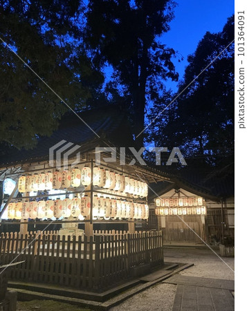 Eight shrines with wonderful lantern lights Eight shrines with wonderful lantern lights 101364091