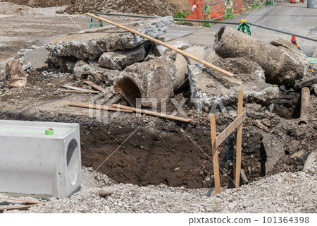 溝渠安裝工程：拆除舊排水管 101364398