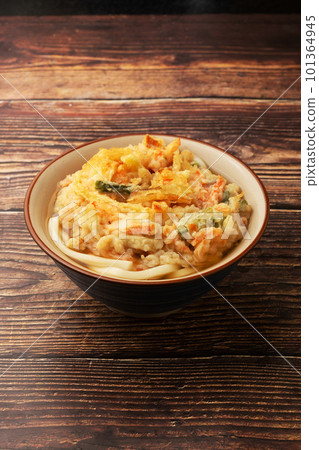 Kakiedake udon noodles 101364945