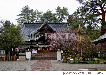Oyama Shrine, looking at the front shrine from the Shinmon gate 101365857