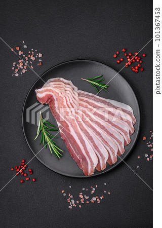 Delicious fresh pancetta with salt and spices cut into thin slices 101367458