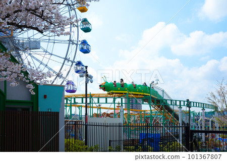 荒川遊樂園的新摩天輪和藍天家庭過山車 101367807