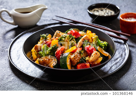 veggies stir-fry with thick soy based sauce 101368146