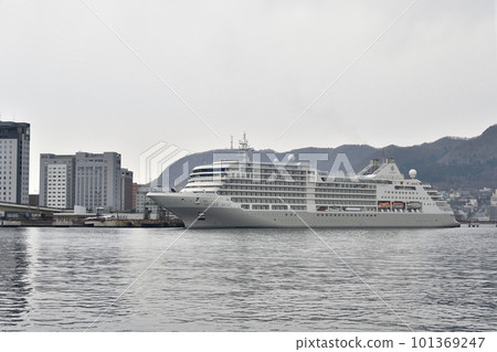 拍攝停泊在北海道函館港的遊輪Silver Muse春季風光 拍攝停泊在北海道函館港的遊輪Silver Muse春季風光 101369247