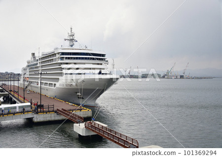 Shoot the scenery of the cruise ship Silver Muse anchored at Hakodate Port in Hokkaido in spring 101369294