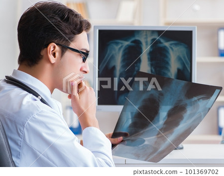 Young woman visiting radiologist for x-ray exam 101369702