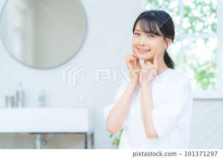 女人美容美容化妝護膚洗手間 101371297