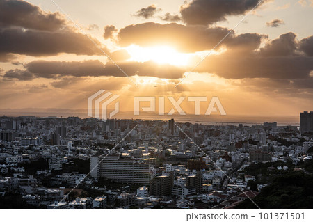 夕陽之城（來自沖繩縣甘子井展望台） 101371501