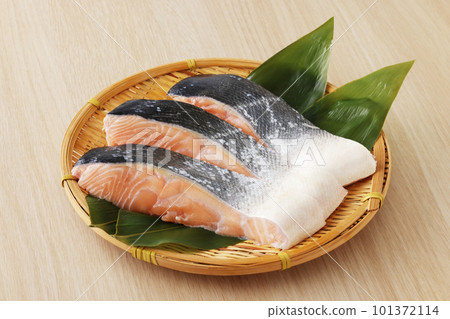 Fillet of Hokkaido cherry salmon on a strainer Fillet of Hokkaido cherry salmon on a strainer 101372114