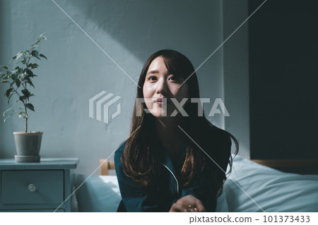 waking up, female, females 101373433