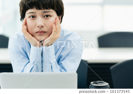 接受路線的一個少婦 101373545