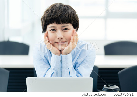 A young woman receiving a course 101373581