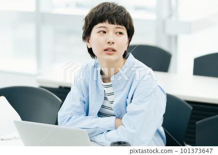 接受路線的一個少婦 101373647