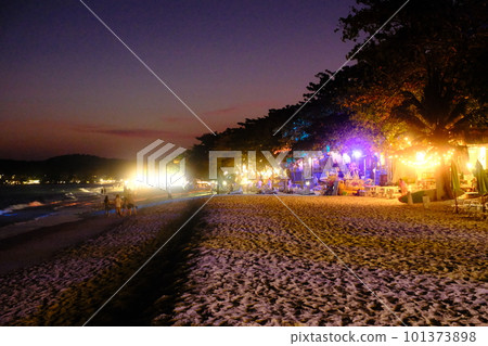 一個在夜晚閃耀的亞洲度假勝地 101373898