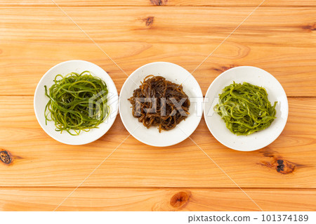 Mekabu and mozuku and cut kombu seaweed Mekabu and mozuku and cut kombu seaweed 101374189