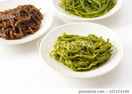 Mekabu and mozuku and cut kombu seaweed Mekabu and mozuku and cut kombu seaweed 101374199