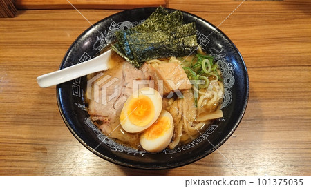 Pork bone soy sauce ramen 101375035