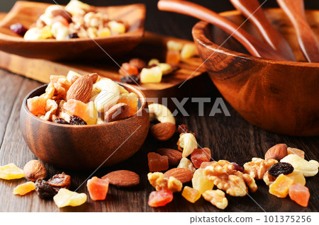 mixed nuts & dried fruit mixed nuts & dried fruit 101375256