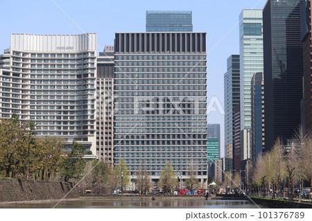 Nippon Life Marunouchi Garden Tower (center of photo. Marunouchi, Chiyoda Ward. Home to the Salesforce Japan headquarters, etc.) 101376789