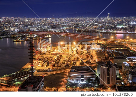 大阪府咲洲宇宙塔的夜景(南港集裝箱碼頭方向) 大阪府咲洲宇宙塔的夜景(南港集裝箱碼頭方向) 101378260