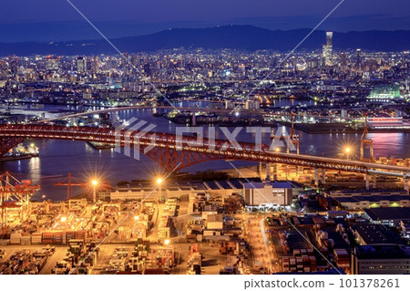 大阪府咲洲宇宙塔的夜景(南港集裝箱碼頭方向) 大阪府咲洲宇宙塔的夜景(南港集裝箱碼頭方向) 101378261
